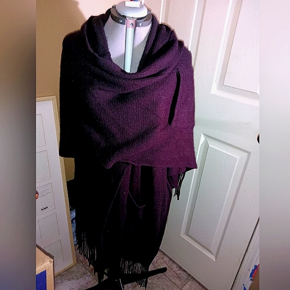 NWT Vince Camuto soft knitted topper #wrap / #shawl with hood and pockets - Picture 2 of 16